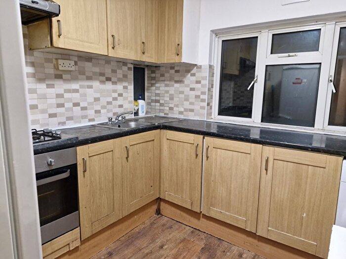 3 Bedroom Flat To Rent In Kingsbury Road, London, NW9