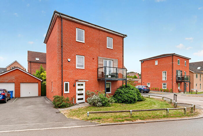 4 Bedroom Detached House For Sale In Provost Lea, Bracknell, RG12