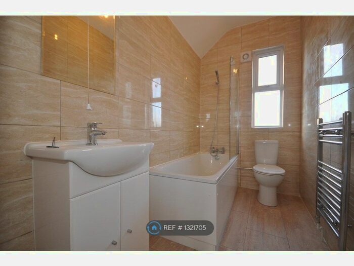 1 Bedroom Flat To Rent In Tooting High Street, London SW17