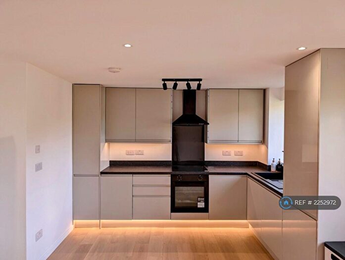 1 Bedroom Flat To Rent In Wroxall Court, Purfleet, RM19