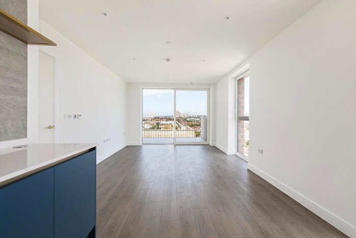 2 Bedroom Flat To Rent In Waterview House, Quay Walk, Wembley, Brent, HA0