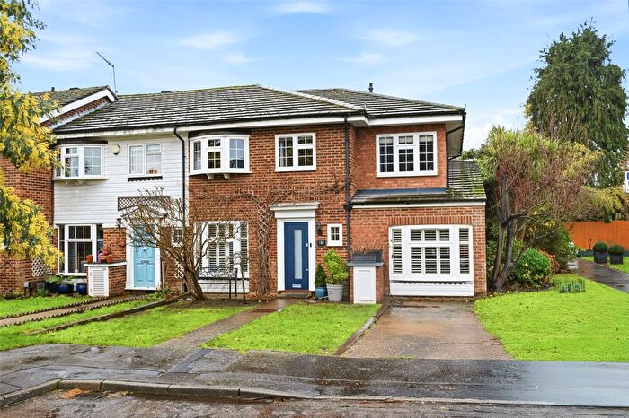 4 Bedroom End Terrace House For Sale In Chatsworth Place, Teddington, TW11
