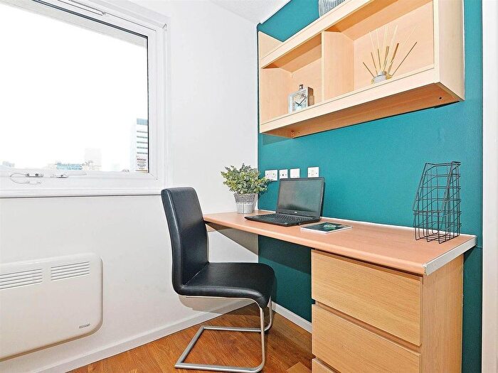 1 Bedroom Flat To Rent In Dantzic Street, Manchester, M4