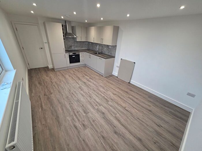 2 Bedroom Flat To Rent In Russell Rise, Luton, LU1