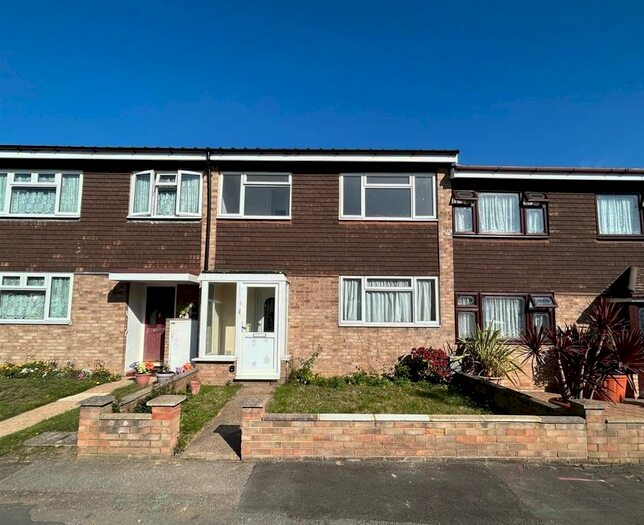 3 Bedroom Terraced House To Rent In Elmhurst Drive, Hornchurch, RM11