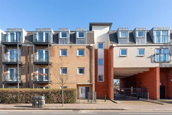 2 Bedroom Flat To Rent In High Road Leytonstone, London, E11