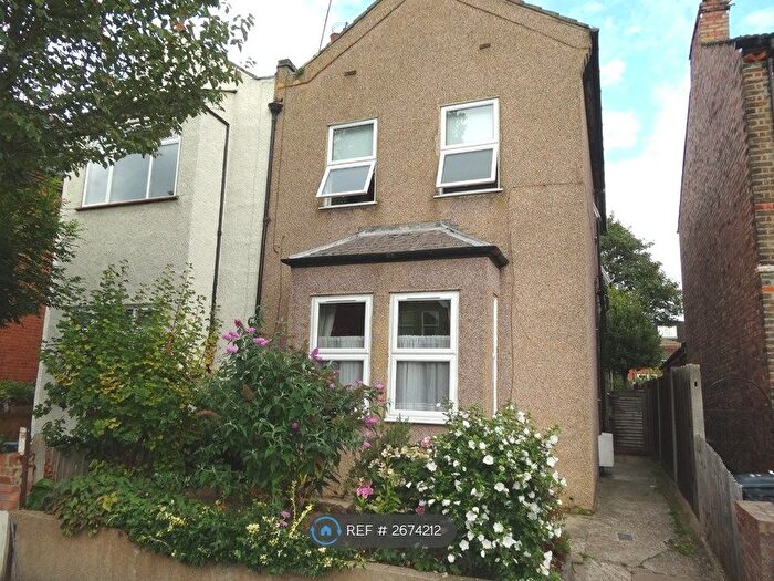 2 Bedroom Flat To Rent In Murray Road, London, W5