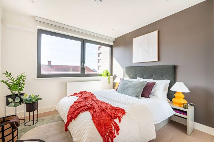 3 Bedroom Flat To Rent In Uncle, Wembley, HA9