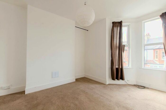 2 Bedroom Flat To Rent In Bavent Road, Denmark Hill, London, SE5
