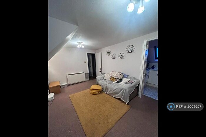 2 Bedroom Flat To Rent In Shaul House, Exeter, EX1