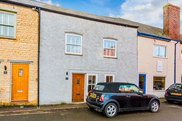 2 Bedroom Cottage To Rent In Halls Lane, Brackley, NN13