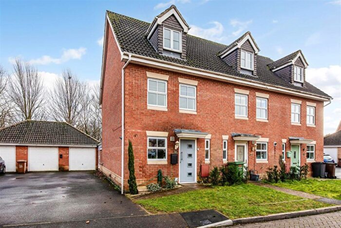 3 Bedroom Town House For Sale In Hibiscus Crescent, Andover, SP10