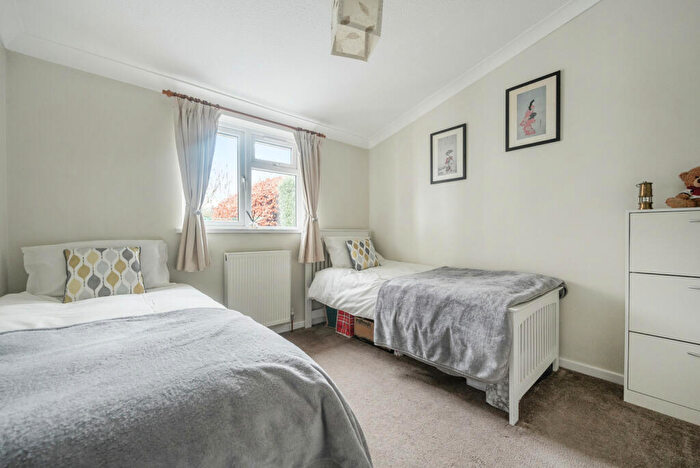 2 Bedroom Bungalow For Sale In Hurst Park Road, Twyford, Reading, Berkshire, RG10