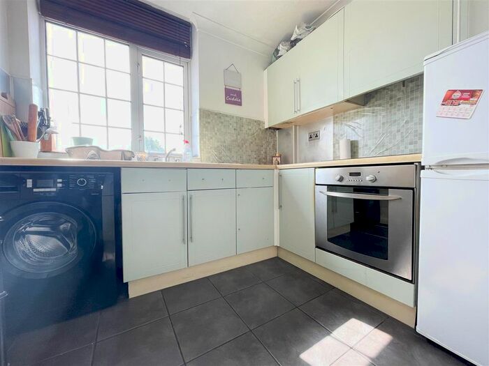 2 Bedroom Flat To Rent In Steepleview, London Road, Grays, RM17