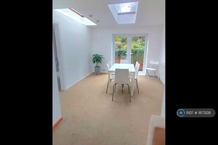 6 Bedroom Semi-Detached House To Rent In Somers Close, Stanmore, SO22