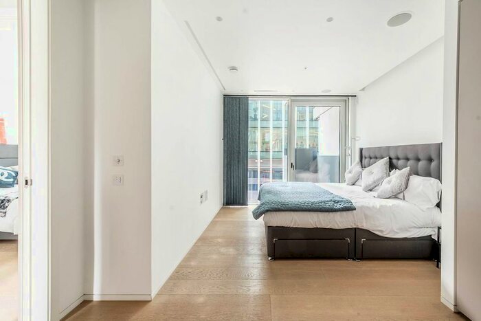 2 Bedroom Flat To Rent In Buckingham Palace Road, Victoria, London, SW1W