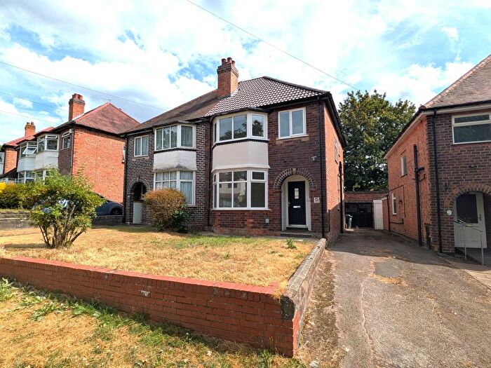 3 Bedroom Semi-Detached House For Sale In Baldwins Lane, Birmingham, B28