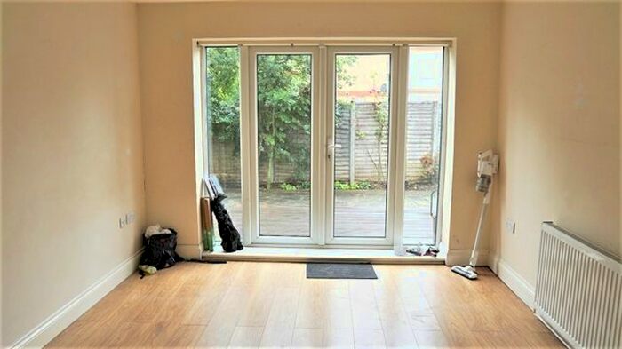 1 Bedroom Flat To Rent In A Lavender Grove, Mitcham, Surrey, CR4