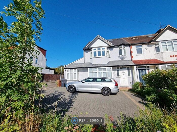 4 Bedroom Semi-Detached House To Rent In Hillside Avenue, Woodford Green, IG8