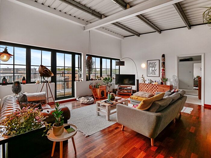 2 Bedroom Flat To Rent In Dehavilland Studios, Hackney, E5