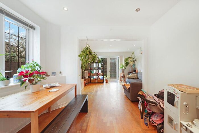 1 Bedroom Apartment To Rent In Lichfield Grove, London, N3