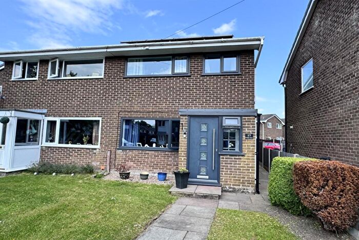 3 Bedroom Semi-Detached House For Sale In Frith View, Chapel-En-Le-Frith, High Peak, SK23