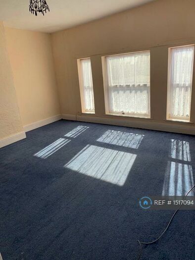 3 Bedroom Flat To Rent In Spring Bank, Hull, HU3