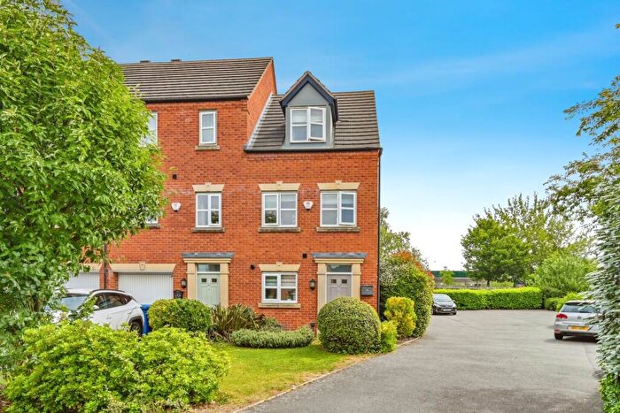 3 Bedroom Town House For Sale In Lowes Drive, Tamworth, Staffordshire, B77