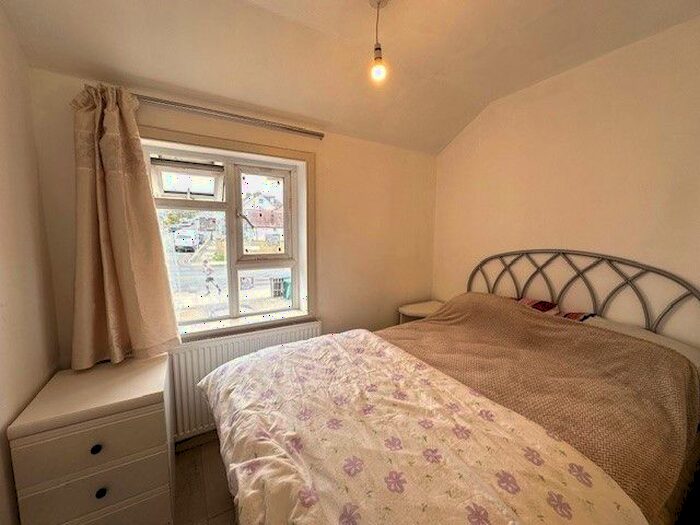 Studio To Rent In Mays Lane, Hertfordshire, EN5