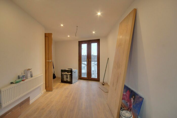 9 Bedroom End Of Terrace House To Rent In Rays Avenue, Edmonton, London, N18