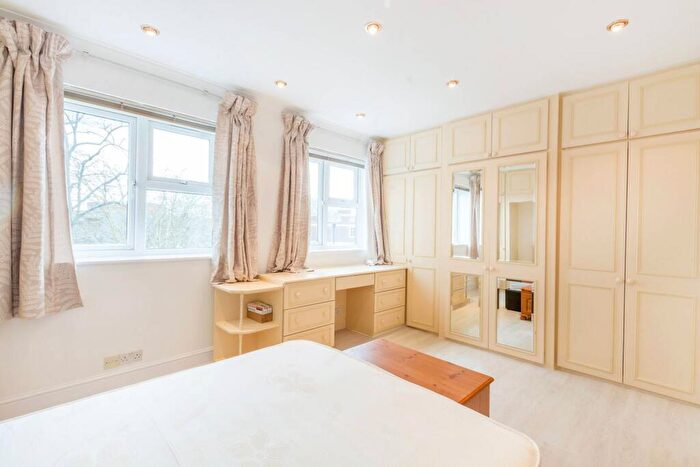 2 Bedroom Flat To Rent In Avenue Road, St John's Wood, London, NW8