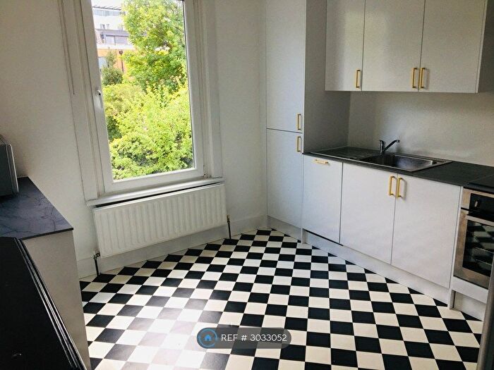 3 Bedroom Flat To Rent In West Ealing, London, W13