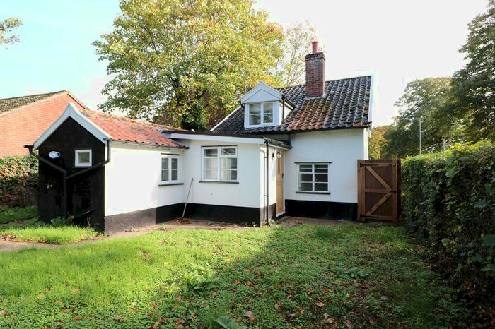 2 Bedroom Detached House To Rent In Park Road, Diss, IP22