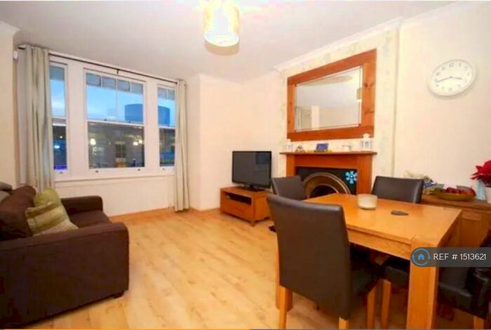 2 Bedroom Flat To Rent In Wickham Road, Beckenham, BR3