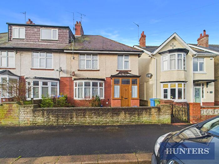 3 Bedroom End Terrace House For Sale In Roundhay Road, Bridlington, YO15