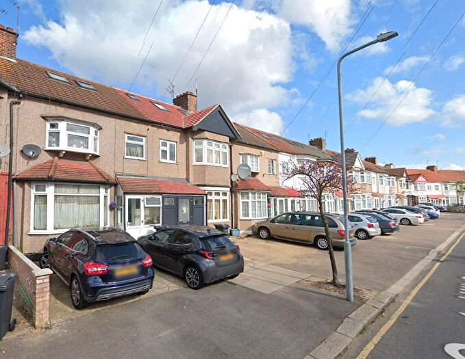 4 Bedroom Terraced House To Rent In Gants Hill Crescent, Gants Hill, Ilford, IG2