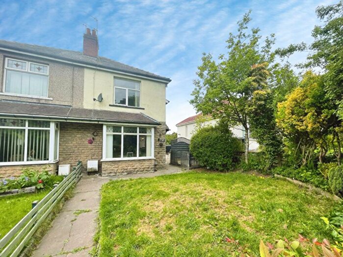 3 Bedroom Semi Detached House For Sale In Kings Road Bradford, BD2