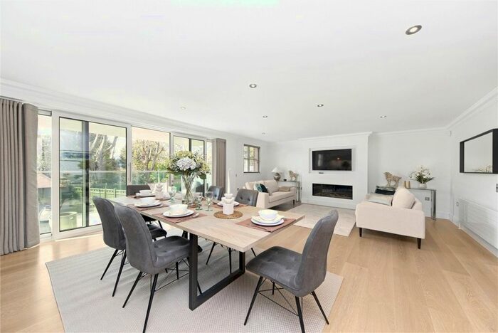 2 Bedroom Flat To Rent In Clifton Road, London, SW19