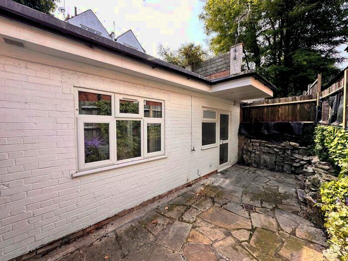 2 Bedroom Apartment To Rent In North End Road, Golders Green, NW11