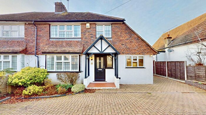 3 Bedroom Semi-Detached House To Rent In Syke Ings, Iver, SL0