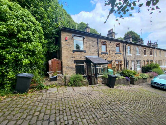 Houses for sale & to rent in HX3 7EH, Danum Terrace, Northowram And