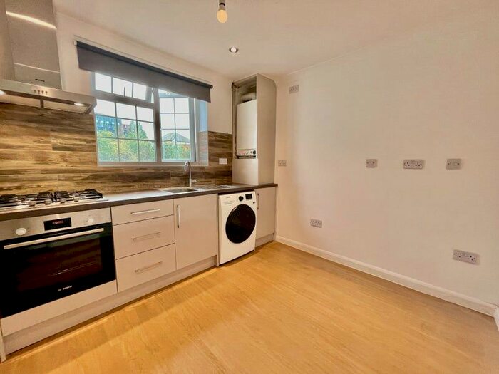 1 Bedroom Flat To Rent In Very Near The Approach Area, East Acton, W3