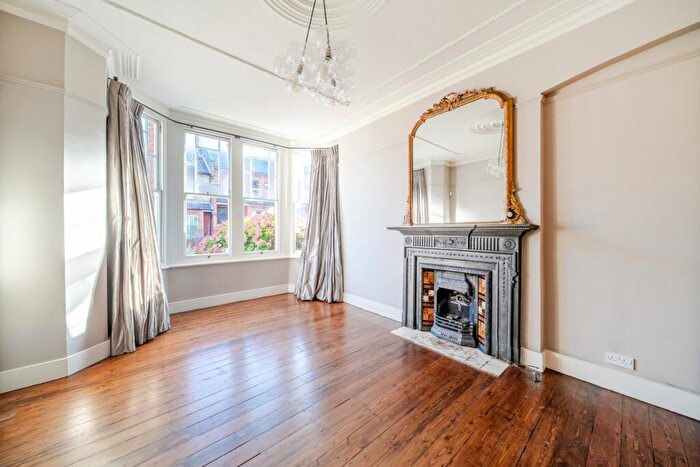 5 Bedroom End Of Terrace House To Rent In Gladwell Road London, N8