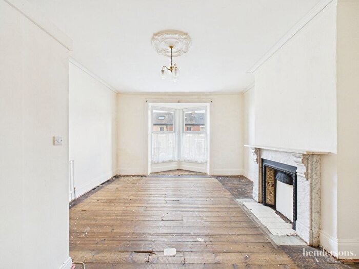 3 Bedroom Flat For Sale In Esplanade, Whitby, YO21