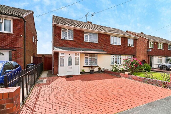 3 Bedroom Semi-Detached House For Sale In Queen Street, Tipton, DY4