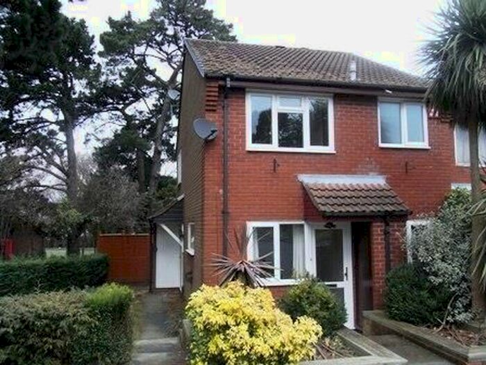 Terraced House To Rent In Kennet Close, West End, Southampton, SO18