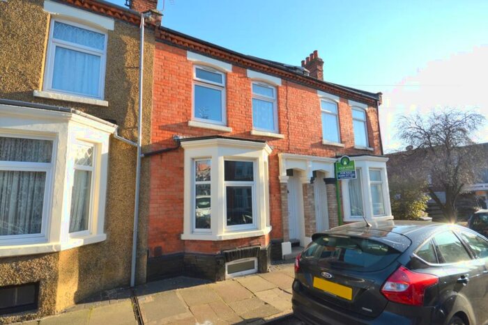 4 Bedroom House To Rent In Whitworth Road, Abington, Northampton, NN1