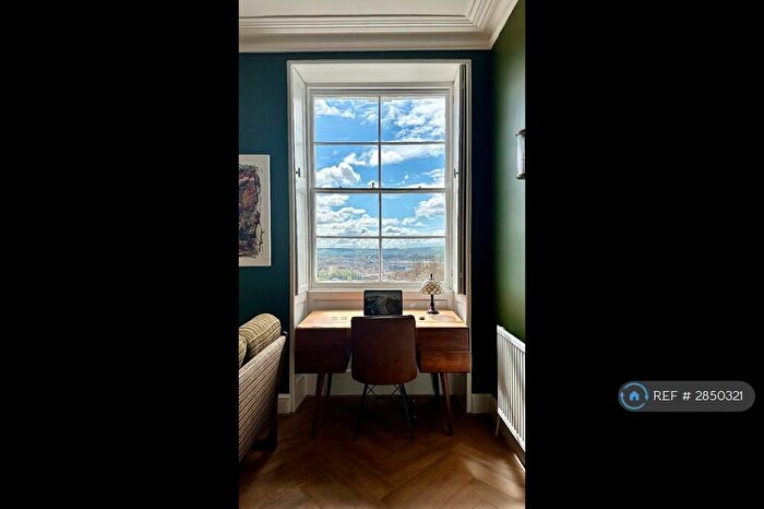 2 Bedroom Flat To Rent In Royal York Crescent, Bristol, BS8