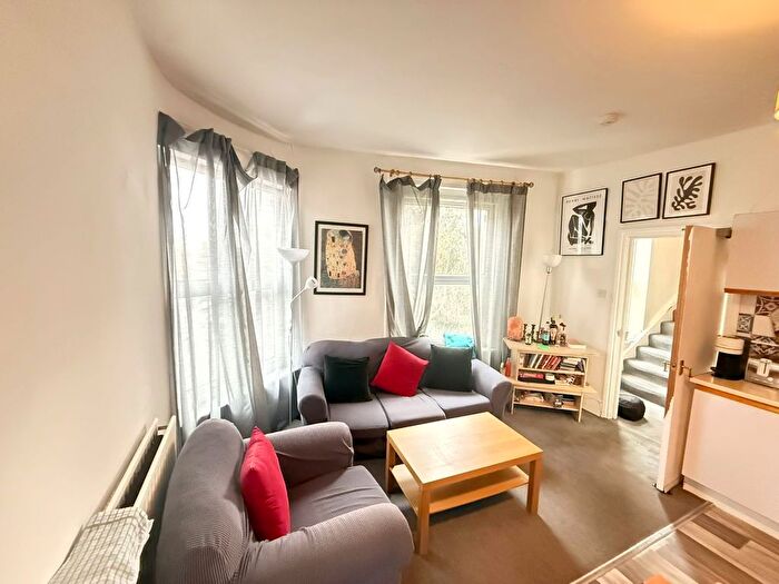 3 Bedroom Flat To Rent In A Holloway Road, London, N19