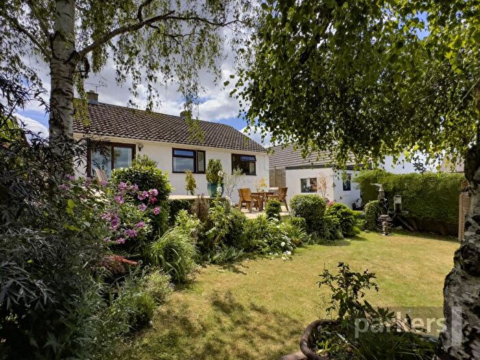 3 Bedroom Bungalow For Sale In New Yatt Road, North Leigh, Witney, Oxfordshire, OX29